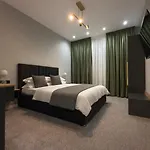 Elmax Apartment 3*